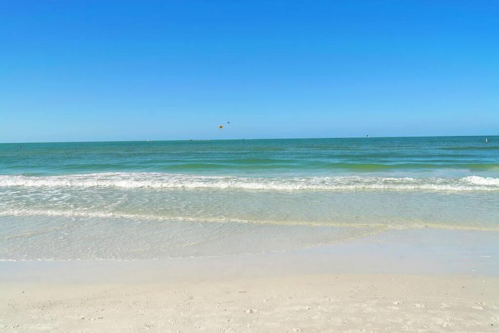 Modern, Fresh - Only 3 Miles To The Beach! Daire Sarasota Dış mekan fotoğraf